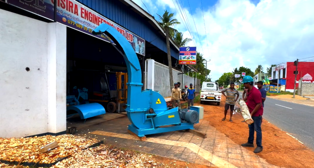 wood chipper big machine